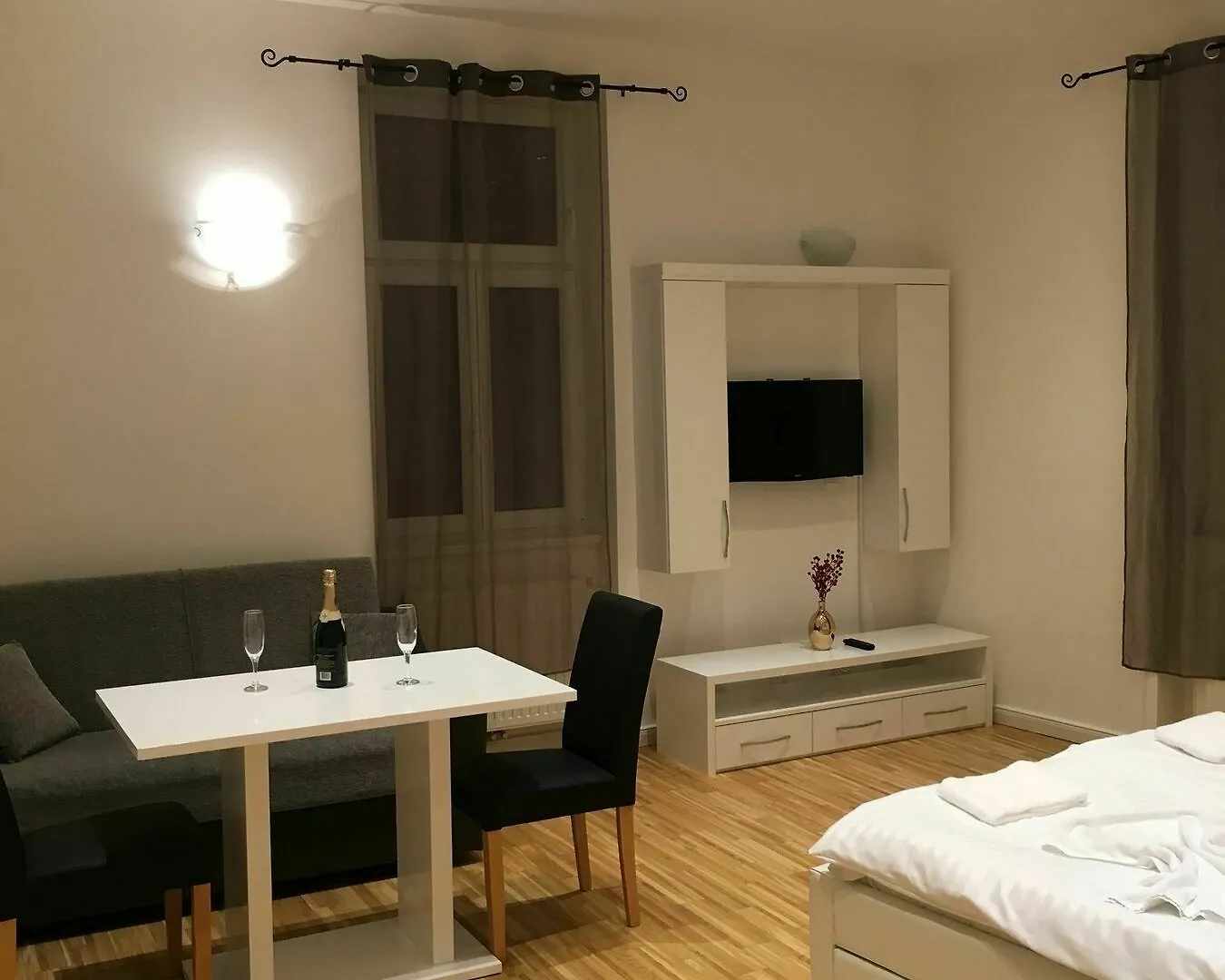 United Homes Apartments Vienna 0*,